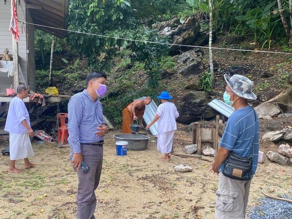 เจ้าหน้าที่เทศบาลตำบลชะรัด ลงพื้นที่สำรวจเตรียมความพร้อมเพื่อจัดกิจกรรม ตามโครงการ รวมใจภักดิ์ รู้รั