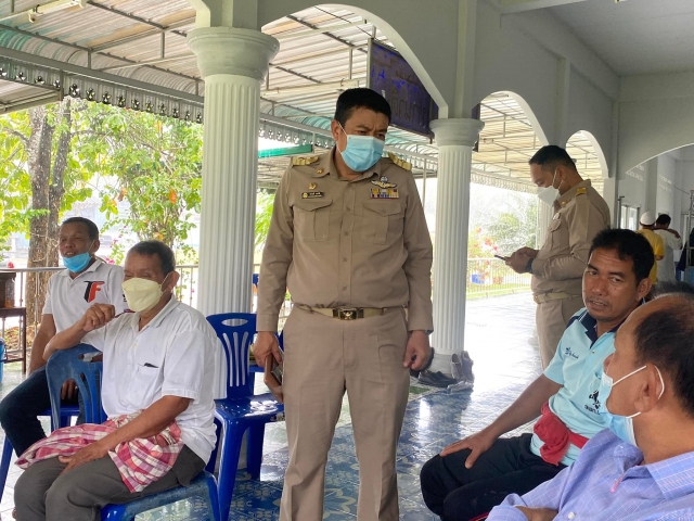 ลงพื้นที่ให้กำลังใจพี่น้องประชาชนในการเสริมคอนกรีตทางเข้า มัสยิดท่านาตีน