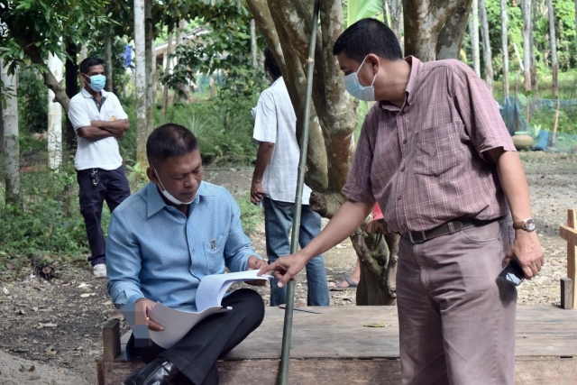 ลงพื้นที่ดูความคืบหน้าการสร้างบ้านให้กับ นายฉ่ำดีน เหรียญนุ้ย ซึ่งเป็นผู้ด้อยโอกาสทางสังคม ไม่มีบ้าน
